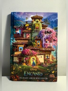 Disney Encanto Deluxe Junior Novel - Hardcover